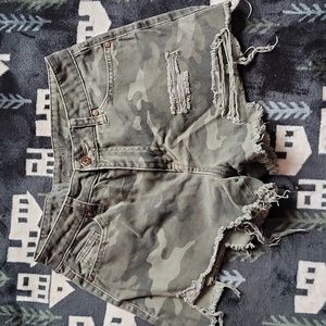 Camo No Boundaries Shorts (3)